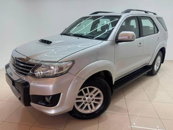 TOYOTA HILUX SW4 3.0 SRV 4X4 16V TURBO INTERCOOLER DIESEL 4P AUTOMÁTICO TOYOTA HILUX SW4 3.0 SRV 4X4 16V TURBO INTERCOOLER DIESEL 4P AUTOMÁTICO